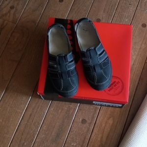 Clark's navy blue slip-on shoes